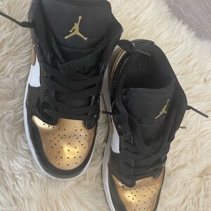 Nike Air Jordan 1 Low SE Gold Toe Kids GS Size US 5Y Shoes Sneakers - Pre-owned